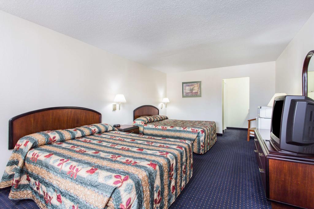 Knights Inn Virginia Beach Lynnhaven Exterior photo