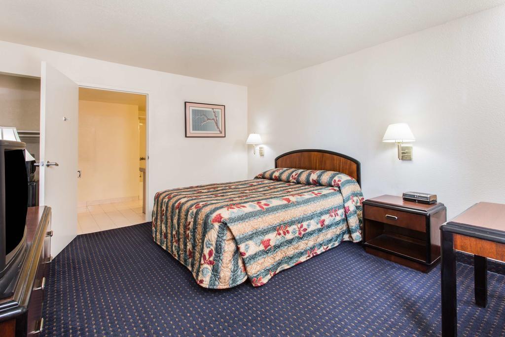 Knights Inn Virginia Beach Lynnhaven Exterior photo